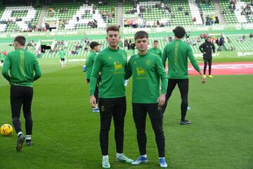 Diego Campo, junto al también torrelaveguense Neco Celorio, en la previa del partido contra el Villarreal B.