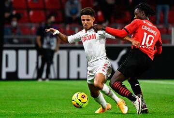 Monaco's French midfielder Sofiane Diop (L) fights for the ball with Eduardo Camavinga (R).