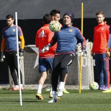 LA PORTERÍA. Diego Alves, en la imagen, podría ser el guardameta titular frente al Levante.