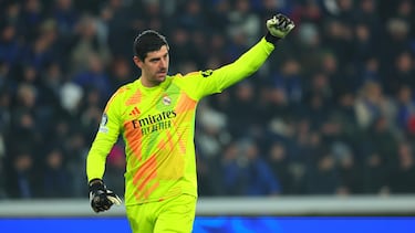Bergamo (Italy), 10/12/2024.- Real Madrid's Thibaut Courtois celebrates the 1-2 goal during the UEFA Champions League soccer match between Atalanta BC and Real Madrid, in Bergamo, Italy, 10 December 2024. (Liga de Campeones, Italia) EFE/EPA/MICHELE MARAVIGLIA