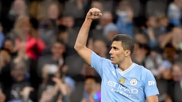 Manchester (United Kingdom), 03/04/2024.- Rodri of Manchester City celebrates after scoring the 1-0 goal during the English Premier League match between Manchester City and Aston Villa in Manchester, Britain, 03 April 2024. (Reino Unido) EFE/EPA/ADAM VAUGHAN EDITORIAL USE ONLY. No use with unauthorized audio, video, data, fixture lists, club/league logos, 'live' services or NFTs. Online in-match use limited to 120 images, no video emulation. No use in betting, games or single club/league/player publications.
