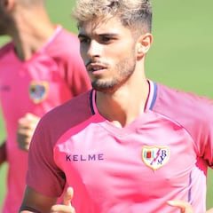 De lateral a lateral: Mario, el canterano que aprende de Iraola