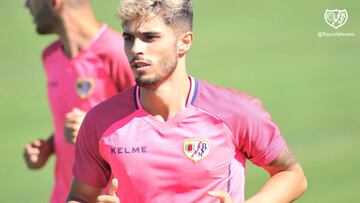 Mario Hern&aacute;ndez, entrenando con el Rayo.