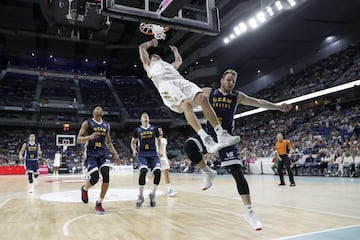 Jaycee Carroll cayó de espaldas tras una dura falta de Rafa Luz.