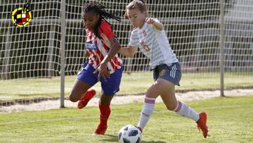 Ludmila lucha por el balón durante el partido ante la Selección Sub-20.