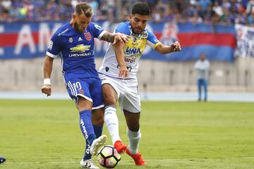 La U cambió drásticamente desde que 'La Gata' fue reemplazado entre pifias en un empate sin goles ante Everton. Y no volvió más. Fernández no rindió en las primeras fechas del Clausura y la U terminó levantando la copa sin su presencia.