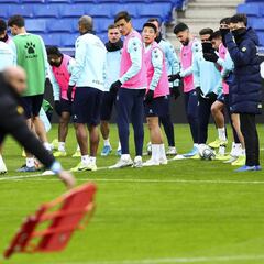 Calero y Ferreyra se quedan fuera y Vargas, alta para el derbi