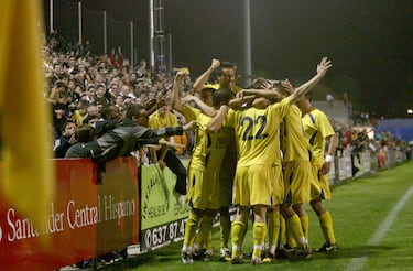 La Copa del Rey es un torneo en el que, como se ha mencionado anteriormente, cualquier cosa puede pasar. Cualquier situación se puede llevar a cabo, pero pocas se han visto como la sucedida en el estadio de Santo Domingo, en el duelo que se produjo entre el Alcorcón, por aquel entonces, una de las escuadras más modestas de la competición del KO, y el Real Madrid, que quería romper su sequía en el torneo copero y levantar de nuevo la Copa. El duelo producido en Alcorcón fue una de las mayores gestas que se han vivido. El cuadro local se impuso sin paliativos al por aquel entonces nueve veces campeón de la Copa de Europa. Cuatro a cero fue el resultado que obtuvo la escuadra alfarera, siendo un punto de inflexión en la etapa de Manuel Pellegrini al frente del banquillo del Real Madrid. A pesar de que los merengues vencieron por uno a cero en el encuentro de vuelta, el resultado de la ida fue suficiente para que el conjunto amarillo pudiera pasar de fase.