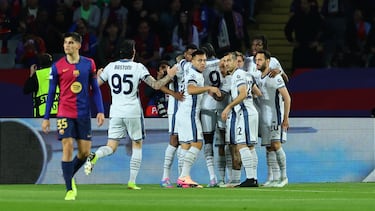 0-1. Marcus Thuram celebra el primer gol con sus compañeros.