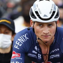 Van der Poel probará la espalda para decidir su calendario