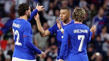 Metz (France), 05/06/2024.- Kylian Mbappe (C), Antoine Griezmann (R) and Lucas Hernandez (L) of France celebrate a goal during the international friendly soccer match between France and Luxembourg, Metz, France, 05 June 2024. (Futbol, Amistoso, Francia, Luxemburgo, Luxemburgo) EFE/EPA/CHRISTOPHER NEUNDORF