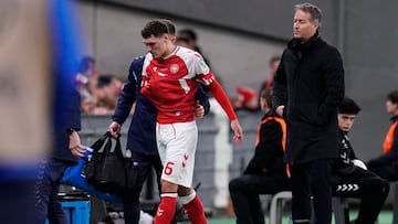 Copenhagen (Denmark), 23/03/2023.- Denmark's Andreas Christensen (L) leaves the field due to an injury during the UEFA EURO 2024 qualification match between Denmark and Finland in Copenhagen, Denmark, 23 March 2023. (Dinamarca, Finlandia, Copenhague) EFE/EPA/Liselotte Sabroe DENMARK OUT
