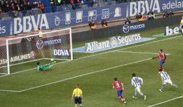 Griezmann marca el 3-0 de penalti. 