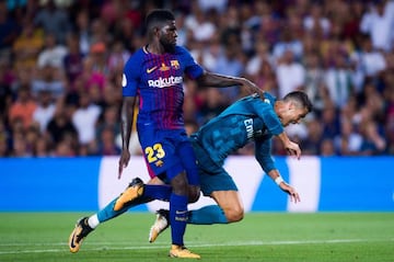 Cristiano Ronaldo booked after going down too easily in the eyes of referee against Samuel Umtiti.