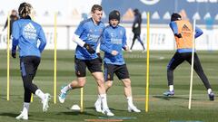 Camavinga, Kroos y Modric, en el entreno del lunes.