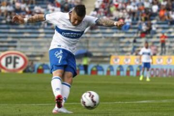 Después de un paso por el Granada B, Christián Bravo regresó a Chile y es titular de Universidad Católica.