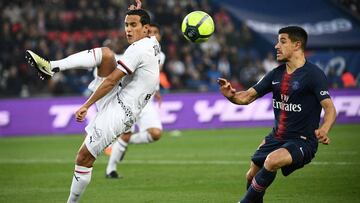 Yuri Berchiche con el PSG.