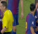 ¡Épico cruce de cables tras un 'pechazo' del árbitro a Rakitic!