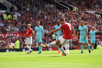 Van Nistelrooy scores from the spot