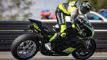 Andrea Iannone, durante el test de Superbike en Jerez.