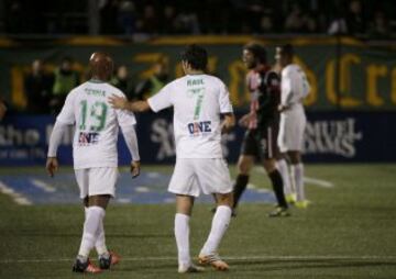 Último partido como profesional de Raúl González Blanco y Marcos Senna.