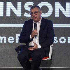 Más solos que la una