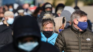 People wait in line for COVID-19 tests at a free public testing site in Farragut Square in Washington, U.S., December 23, 2021. REUTERS/Evelyn Hockstein