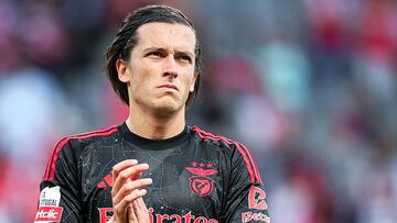 BRAGA, PORTUGAL - MAY 17: Alvaro Carreras of Sport Lisboa e Benfica gestures during the Liga Portugal Betclic match between Sporting Clube de Braga and Sport Lisboa e Benfica at Estadio Municipal de Braga on May 17, 2025 in Braga, Portugal. (Photo by Diogo Cardoso/Getty Images)