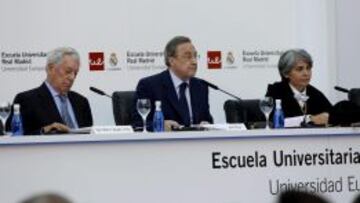 El presidente del Real Madrid, Florentino Pérez, ante el Premio Nobel de Literatura Mario Vargas Llosa, y la rectora de la Universidad Europea, Águeda Benito, durante su intervención en el acto de graduación de la VII promoción de la escuela universitaria Real Madrid-Universidad Europea, celebrado esta tarde en el estadio Santiago Bernabéu.