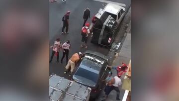 En pleno caos roban un carro junto al Monumental