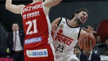 Sergio Llull y Adam Waczynski.