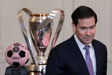 El secretario de Estado de EE. UU., Marco Rubio, reacciona el día en que el presidente de EE. UU., Donald Trump, rinde homenaje a los jugadores y directivos del Inter Miami CF, actual campeón de la Major League Soccer (MLS), con un evento en el Salón Este de la Casa Blanca en Washington.