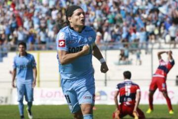 En la actualidad, juega en Deportes Iquique. Con los nortinos, ganó la Copa Chile de 2012. A lo largo de su trayectoria, Villalobos ha conseguido cuatro títulos, todos en Chile.