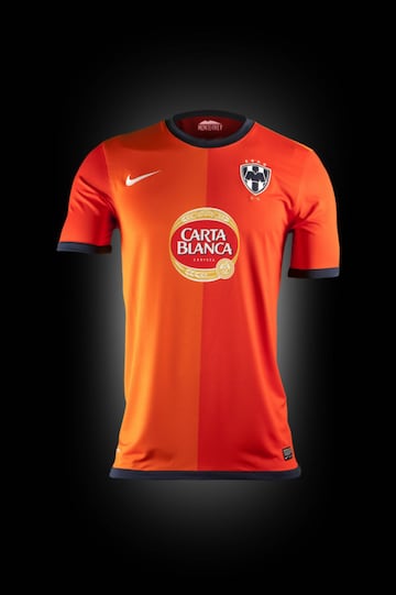 Para el 2013, Monterrey utilizó esta playera para su participación en el Mundial de Clubes y en algunos partidos de la Liga MX. Rayados, con su tradicional azul y blanco, simplemente optó por algo muy distinto.