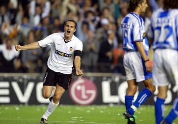 Baraja celebra uno de los goles que anotó ante el Espanyol en 2002.