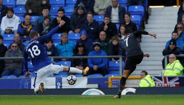 El chileno fue una de las grandes figuras ante Everton por la Premier League.