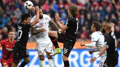 Bayer de Aránguiz sufre para igualar ante Bayern de Vidal