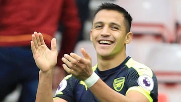 Wenger: "Alexis disfruta jugar como delantero centro"