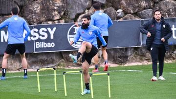 Asier Villalibre entrenando en Lezama.