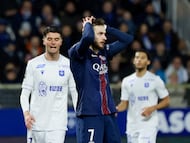 Soccer Football - Ligue 1 - AJ Auxerre v Paris St Germain - Stade de l'Abbe-Deschamps, Auxerre, France - January 23, 2026 Paris St Germain's Khvicha Kvaratskhelia reacts after he misses a chance to score REUTERS/Stephanie Lecocq