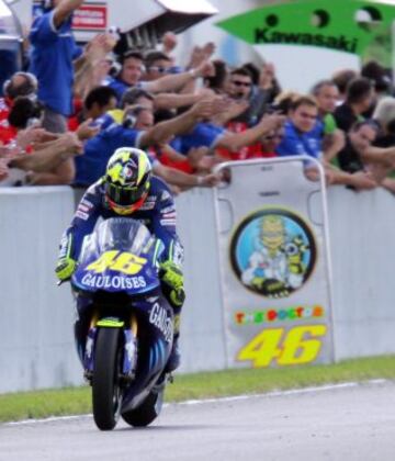 En 2004, su primer año con Yamaha, reeditaba su título como campeón de la categoría reina ganando nueve carreras. Obtuvo 47 puntos de diferencia con Sete Gibernau, que quedaría segundo en el Campeonato del Mundo.