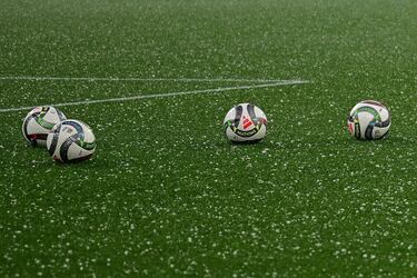 El calentamiento se vió afectado por una lluvia torrencial con granizo. 