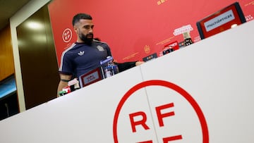 LAS ROZAS, 25/03/2024.- El jugador de la selección española, Dani Carvajal durante la rueda de prensa ofrecida este lunes en Las Rozas. EFE/ Mariscal
