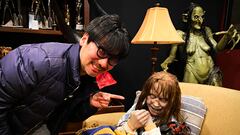 Kojima visita a Guillermo del Toro y nos muestra un auténtico museo del cine de terror