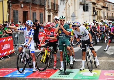 Jay Vine, Jonas Vingegaard, Mads Pedersen y Giulio Pellizzari.