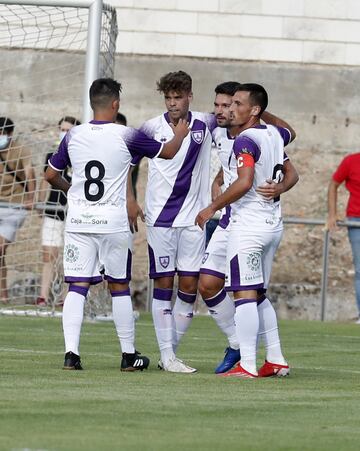 1-1. David Sanz celebra el primer gol.