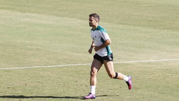 Riza Durmisi, durante un entrenamiento del Betis.