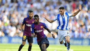 Zaldua persigue a Demb¨¦l¨¦ en un lance del Real Sociedad-Barcelona.