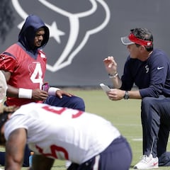Deshaun Watson dispuesto a sentarse en la banca dos años