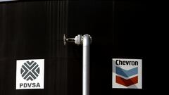 Tras un acuerdo humanitario, Estados Unidos ha otorgado una autorización limitada a Chevron para extraer petróleo en Venezuela. Aquí los detalles.